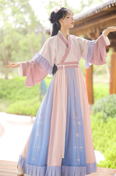 Chinese Clothing Traditional, American Dresses, Chinese Fancy Dress, Traditional Asian Dress, Japanese Traditional Clothing, Army Humor, Korean Traditional Dress, Chinese Style Dress, Traditional Chinese Dress