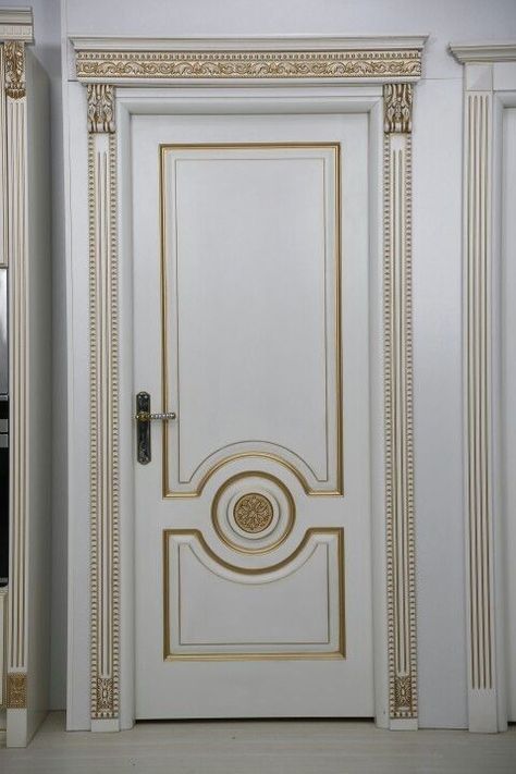 Traditional Door Design, Mahogany Entry Doors, Traditional Front Doors, Traditional Door, Front Door Styles, Interior Door Trim, Modern Exterior Doors, Wooden Main Door, Interior Wood Doors