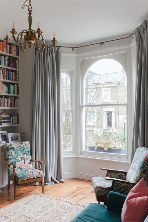 This is shaping up to be the hottest way to decorate your home in 2023... Gray Curtains Living Room, Bay Window Curtains Living Room, Wool Curtains, Victorian Bay Window, Living Room Victorian, Room Curtain Ideas, Living Room Bay Window, Bay Window Treatments, Bay Window Living Room