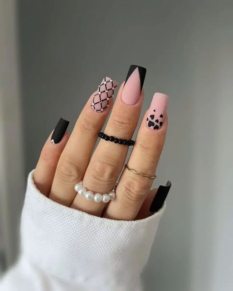 25 Dazzling Black Nail Designs to Try: Gothic Glam - 160grams Nails With Black And Gold, Beige Nails Design, Black Elegance, Lilac Nails, Elegant Nail Art, Gothic Glam, Hippie Nails, Simple Gel Nails, Vibrant Nails