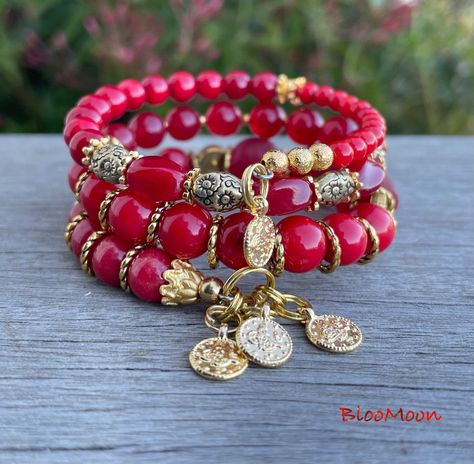 Red Memory Wire Bracelet, Bracelet Valentines, Memory Wire Jewelry, Bracelet Inspiration, Beaded Memory Wire Bracelets, Wire Diy, Beaded Memory Wire, Wire Bracelets, Red Quartz