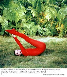 Audrey Hepburn Style, Yoga Photos, Cecil Beaton, Sporty And Rich, Yoga Girl, Fashion Editorial, Ballet Dancers, Photo Instagram, Audrey Hepburn