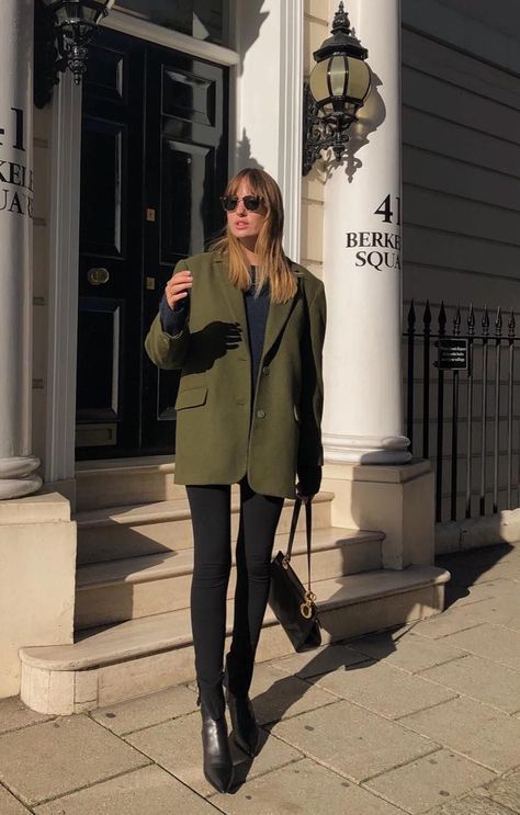 Olive Blazer Outfit, Olive Green Blazer Outfit, Green Blazer Outfit, Olive Green Outfit, Olive Blazer, Lizzy Hadfield, Blazer Verde, Olive Green Blazer, Minimalistic Outfits