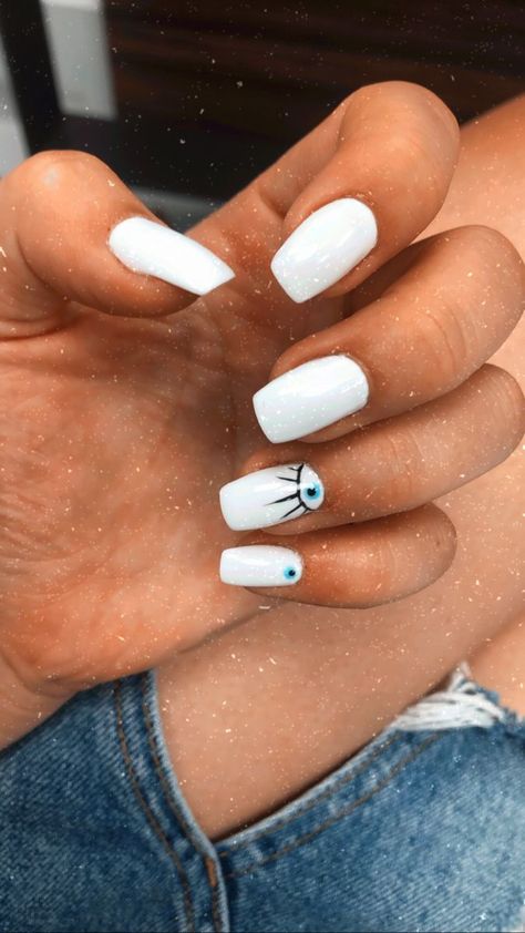 Nail Inspo For Mexico, White Nails With Evil Eye, Beyaz Nail Art, White Evil Eye Nails, Nails With Evil Eye, Acrylic Nails Stiletto, Evil Eye Nails, Nails Stiletto, Eye Nails