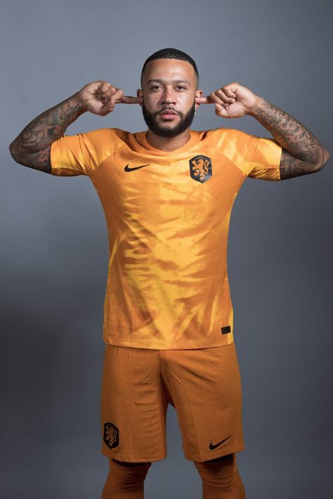 Memphis Depay, Sports Models, World Cup 2022, Football Wallpaper, Fashion Inspiration Design, Photoshoot Poses, Model Poses, Fc Barcelona, Qatar