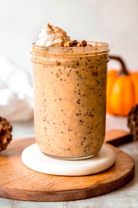 High Protein Pumpkin Overnight Oats - The Oregon Dietitian Pumpkin Protein Baked Oatmeal, Pumpkin Overnight Oats Protein, Pumpkin Overnight Oats, Protein Ideas, Power Breakfast, Protein Baking, Leftover Pumpkin, Grab And Go Breakfast, Oats Recipe