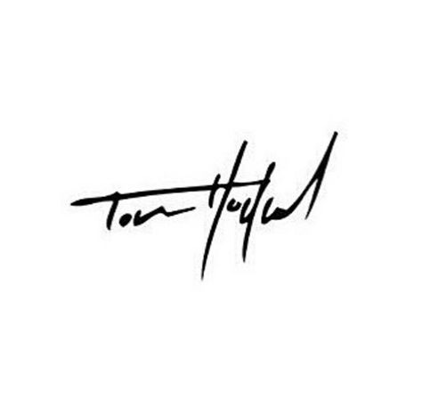 Tom Holland's signature Tom Holland Peter Parker, Tom Holland Spiderman, Hot Wings, Men's Toms, Tommy Boy, Spiderman Homecoming, Dr Strange, Avengers Infinity, Robert Downey Jr