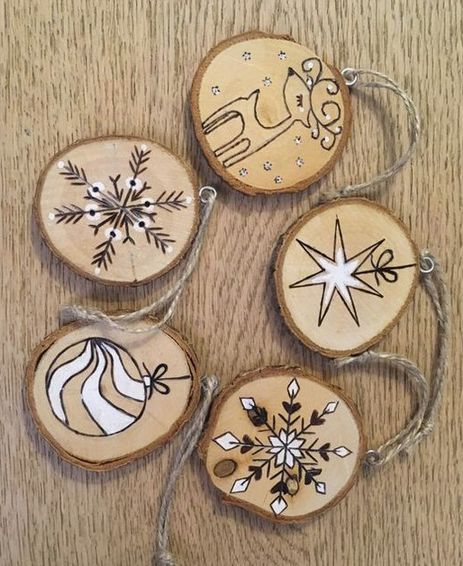 Diy Christmas Garland, Wooden Christmas Decorations, Wood Burning Crafts, Wood Burning Patterns, Wood Burning Art, Christmas Wood Crafts, Wood Slice Ornament, Wood Christmas Ornaments, Etsy Christmas