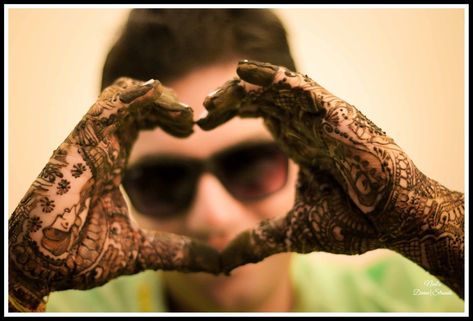 mehndi on groom , indian wedding Boy Mehndi Poses, Mehndi Poses For Groom, Groom Mehndi Poses, Groom Mehendi Poses, Groom Mehandi Poses, Mehandi Stills, Boy Mehndi, Mehandi Pose, Mehandi Shoot