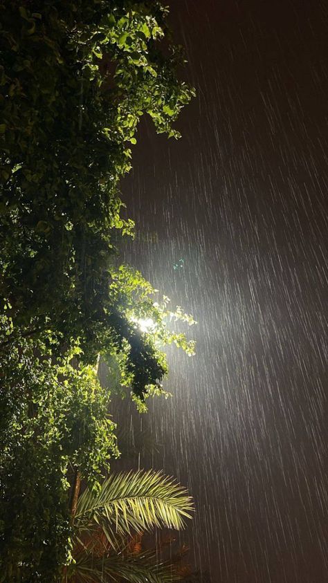 Rainy Wallpaper, Rainy Sky, Rain Pictures, Rain Photo, Rainy Day Aesthetic, Rain Wallpapers, Wallpaper Estetika, Night Rain, Sky Photography Nature