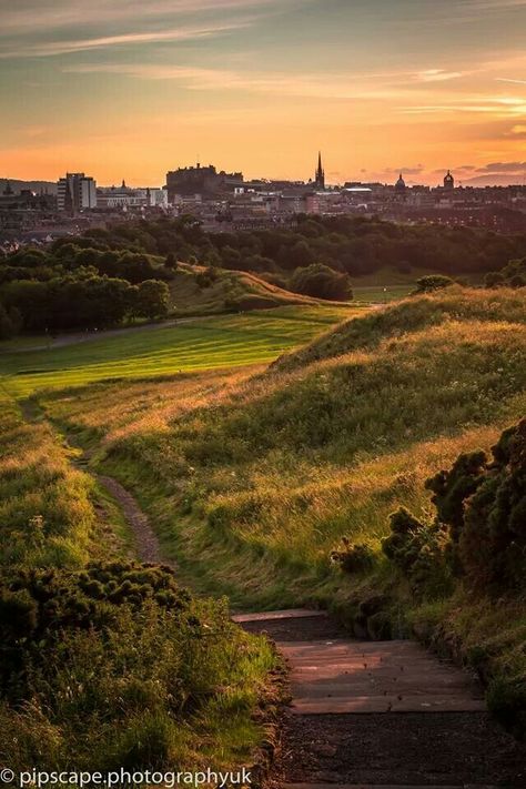 Holyrood park, UK Holyrood Park, Scotland Landscape, Scotland Forever, Isle Of Arran, Outlander Book, England And Scotland, Isle Of Skye, Inverness, Scotland Travel