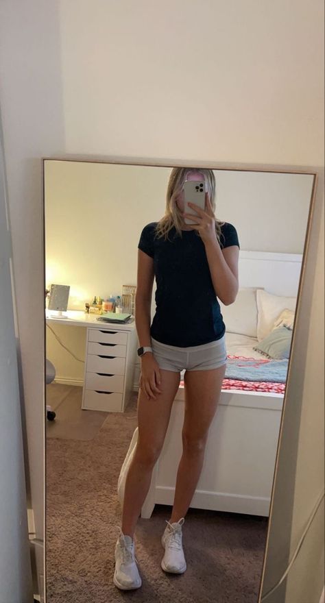 White Lulu Shorts Outfit, Basic White Girl Outfit Summer, White Girl Aesthetic Basic, Lulu Girl Aesthetic, Speed Up Shorts Outfit, Basic White Girl Room, Basic Girl Room, Basic White Girl Outfit School, Summer Outfits Lazy