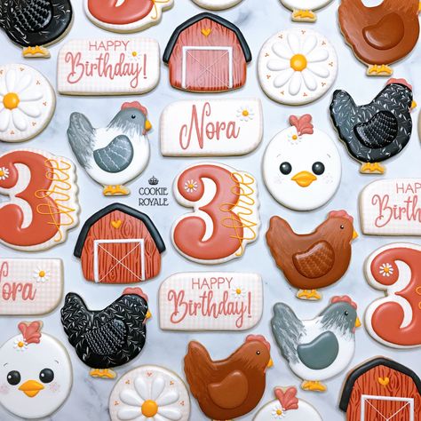 Chicken Cookies Decorated, Chicken Cookies, Farm Cookies, Baby Farm Animals, Horse Treats, Cookie Inspiration, Cookies Decorated, Cute Cookies, Icing Cookies