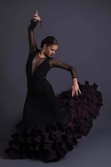 Bailarinas – Yadira C. Fotografía Flamenco Dancer, Gold Maxi Dress, Flamenco Dancing, Flamenco Dancers, Photo Ideas, Vision Board, Dancer, Ballet, Maxi Dress