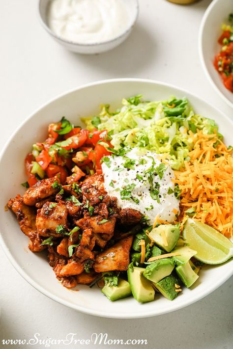 Low Carb Mexican Bowl, Low Carb Turkey Taco Bowl, Chipotle Salad Bowl Recipe, Low Carb Chicken Bowl Recipes, Low Carb Chipotle Bowl, Low Carb Chicken Bowl, Copycat Chipotle Chicken Bowl, Low Carb Bowls, Mexican Low Carb