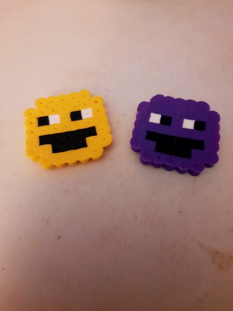 Fnaf Perler Beads, Ironing Beads, Hamma Beads Ideas, Diy Kandi, Easy Perler Beads Ideas, Fuse Bead Patterns, Perler Bead Templates, Beads Ideas, Kandi Patterns