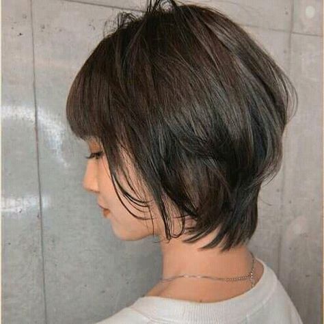 Haircut Short Layers, Round Bob Haircut, Round Bob, Bob Pixie Cut, Layered Bobs, Haircut Short, Short Layers, Hair Haircuts, Round Faces