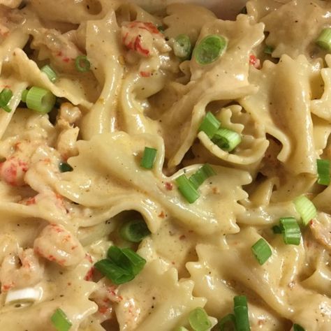 Richard and Suzanne's Louisiana Crawfish Pasta | "This dish can be spicy or mild depending on the amount of red pepper flakes you use, so be careful." #recipe #entertaining #holidays #mardigras Crawfish Dishes, Crawfish Pasta, Crawfish Recipes, Louisiana Crawfish, New Orleans Recipes, Recipes Seafood, Cajun Creole Recipes, Paste Recipe, Louisiana Recipes