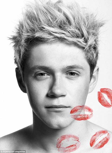 Did what they could: Niall Horan's shorter blonde hair didn't leave too much room for experimentation, but he looked every inch the heartthrob with artfully messed-up spikes Boyfriend Requirements, Carter Reynolds, Irish Princess, Irish Boys, Austin Mahone, Emo Guys, One Direction Pictures, James Horan, Big Sean