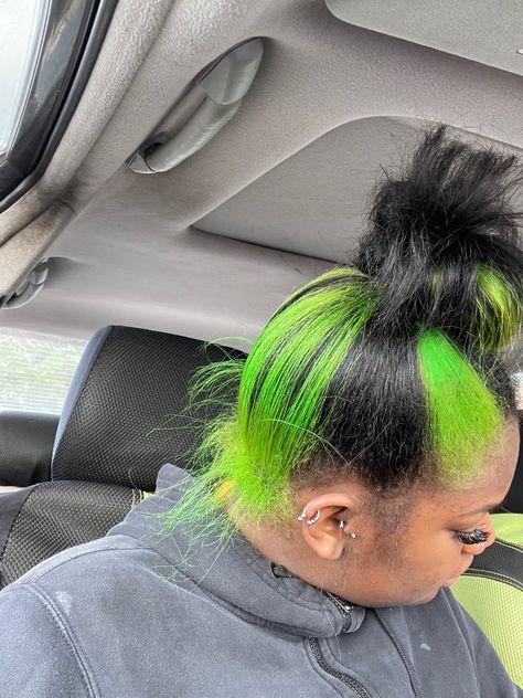 Green And Black Skunk Stripe, Different Types Of Dyed Hair Styles, Black And Green Highlights Hair, Neon Green Natural Hair, Green Hair Natural Hair, Black And Green Natural Hair, Neon Green Skunk Stripe Hair, Dark Green Skunk Stripe Hair, Skunk Patch Natural Hair