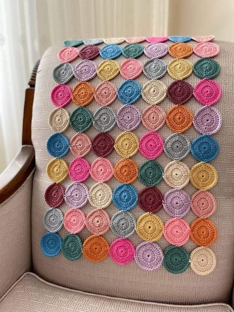 Crochet Coffee Table Runner, Crochet Apartment Decor, Crochet Bedroom Decor, Crochet Table Mats, Crochet Runner, Retro Couch, Modern Haken, Coffee Table Runner, Crochet Circle