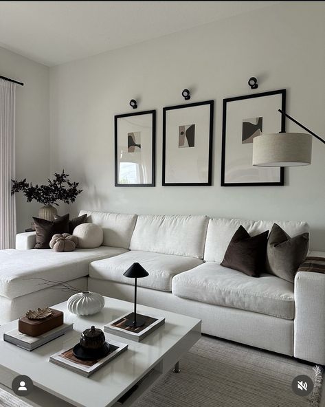 Grey With Pop Of Color Living Room, Black White And Neutral Home Decor, Neutral Apartment Decor, Couch Pillow Arrangement, White Couch Living Room, Black And White Living Room, Spanish Modern, Black Living Room, Small Apartment Living Room