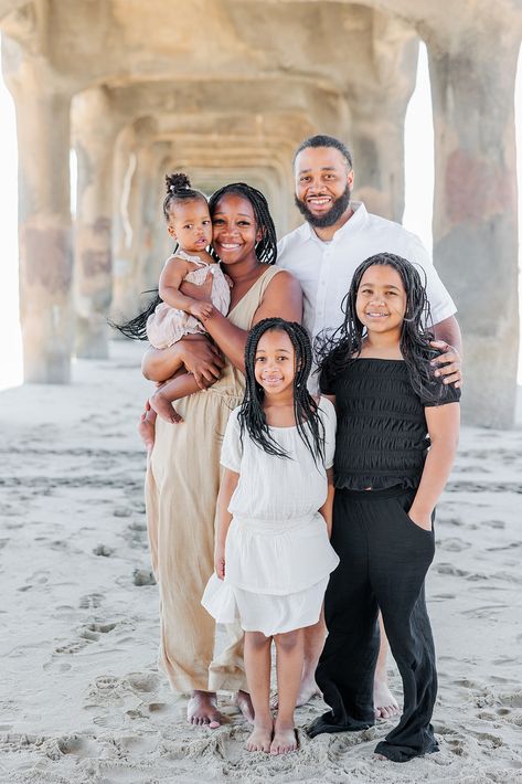 Black Family Beach Photoshoot, Black Family Photoshoot Outfits, Black Family Photoshoot, Family Beach Photoshoot, Blessed Family, Family Photoshoot Outfits, Happy Black, Baby Poses, Black Family