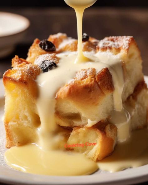 My hubby loves waking up to this heavenly bread pudding. It's his favorite in the morning, esp on Christmas day Cuban Bread Pudding Recipe, Louisiana Bread Pudding Recipe, Slow Cooker Bread Pudding, Bread Pudding With Bourbon Sauce, Bread Pudding With Vanilla Sauce, Best Bread Pudding Recipe, Old Fashioned Bread Pudding, Slow Cooker Bread, Vanilla Bourbon