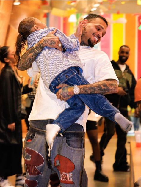 Chris Brown At Aeko's 4th Birthday... - Team Breezy Mania Chris Brown Birthday, Chris Brown Kids, Chris Brown Party, Chris Brown Wallpaper, 4th Birthday Party, Business License, Brown Wallpaper, Chris Brown, Cute Gif