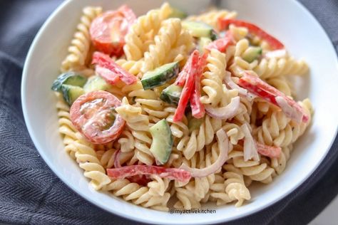 Fusilli pasta salad, this is the only salad you need this summer and all year round. This easy pasta salad will bring everyone to your yard. Fusilli Pasta Salad, Homemade Baked Meatballs, Salad With Mayonnaise, Pasta With Mayonnaise, Fusilli Pasta, Easy Pasta Salad Recipe, Cold Pasta Salad, Cold Pasta, Pasta Salad Recipe