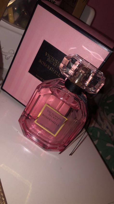 Victoria Secret Bombshell Perfume, Profumo Victoria Secret, Koleksi Parfum, Victoria's Secret Bombshell, Fragrances Perfume Woman, Perfume Body Spray, Perfume Collection Fragrance, Dior Perfume, Bath And Body Works Perfume