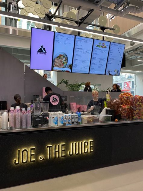 Mini Juice Bar, Joe In The Juice, Smoothie Store Design, Juice Bar Menu Ideas, Smoothie Shop Design, Small Juice Bar Design, Smoothie Bar Design, Juice Bar Ideas, Acai Bar