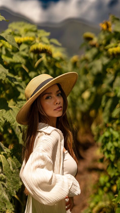 Sunflowers, poses, photo shoot, sun hats, Maui Maze Photoshoot, Sunflower Photo Shoot, Flower Maze, Sunflower Field Photoshoot, Sunflower Photoshoot, Field Photoshoot, Sunflower Photo, Ballet Photos, Sustainable Wedding