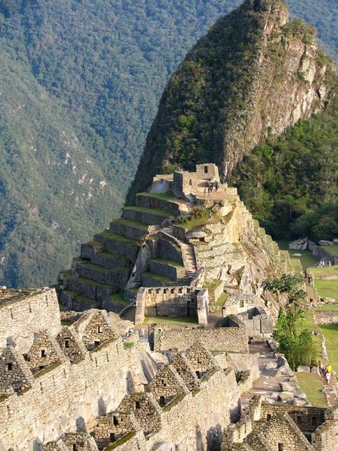 Inca Sun Temple at Machu Picchu Incan Architecture, Inca Temple, Meso America, South America History, Sun Temple, Travel Peru, Mountain Roads, Beautiful Ruins, Inca Empire