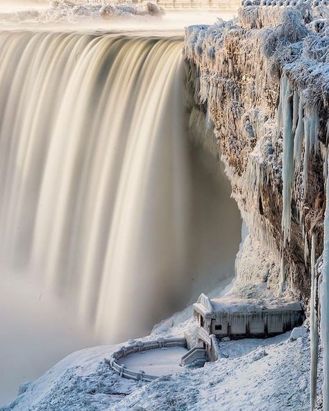 Niagara Falls freezes 💦 Ontario, Canada. Photo by @rcavalleri #nature Niagara Falls Frozen, Niagara Falls Ontario, Niagara Falls Canada, Canada Photos, Winter Photo, Explore Canada, Destination Voyage, Ontario Canada, Travel Insurance