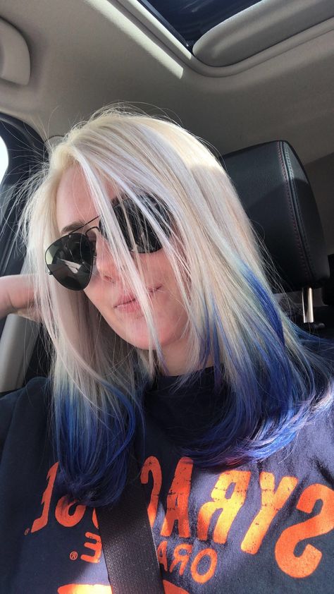 Blue Ends On Blonde Hair, Silver Shag Hair, Blue Dip Dye Hair Blonde, Blonde Hair With Colored Ends, Blonde Hair Blue Tips, Growing Out Hair Tips, Dye Hair Blonde, Blonde Hair With Blue Tips, Blue Dip Dye Hair