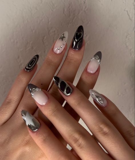 Simple Nails Dark, Nail Ideas Grunge, Long Nails Ombre, Black Nails Summer, Nails Xiaohongshu, Grunge Nail Ideas, Nail Design Dark, Acubi Nails, Icicle Nails