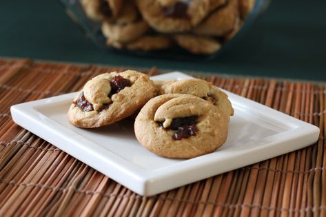 These date cookies are as pretty as they are delicious. The dates make the filling for these wonderful brown sugar drop cookies. Date Filling Recipe, Xmas Goodies, Drop Cookie, Date Cookies, Pinwheel Cookies, Grinch Face, Frozen Cookies, Date Recipes, Dessert Candles