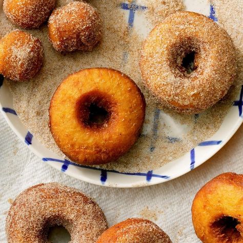 Buttermilk Doughnut Recipe, Buttermilk Donuts, Desserts Board, Fried Desserts, Pumpkin Doughnut, Doughnuts Recipe, Homemade Doughnuts, Donut Recipe, Doughnut Cake