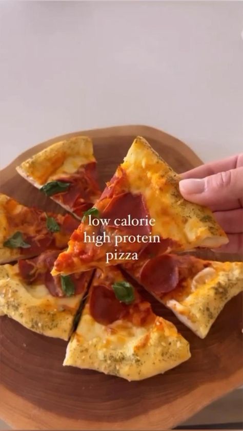 #QuickandEasyPizzaSauces Low Calorie Pizza, Low Calorie High Protein, Fitness Content, Homemade Foods, Healthy High Protein Meals, High Protein Low Calorie, Healthy Pizza, Low Cal Recipes, Healthy Food Motivation