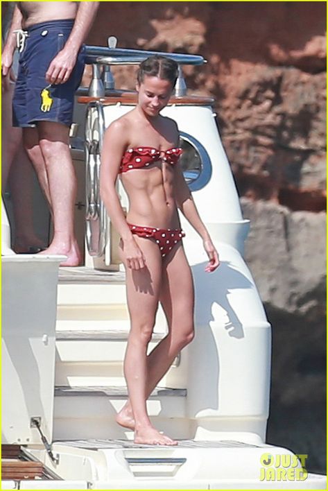 Alicia Vikander's Abs Are Ripped to Shreds in These Photos! First Pregnancy Announcements, Celebrity Swimwear, Killer Abs, Monday Swimwear, High Cut Swimsuit, Alicia Vikander, Striped Swimsuit, Michael Fassbender, Tomb Raider