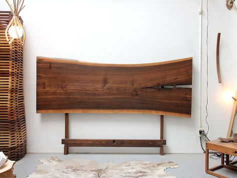 Live Edge Wood Headboard, Cedar Headboard, Live Edge Headboard, Live Edge Bed, Diy Home Updates, Creative Headboard, Diy Wood Headboard, Bed Frame Design, Live Edge Furniture