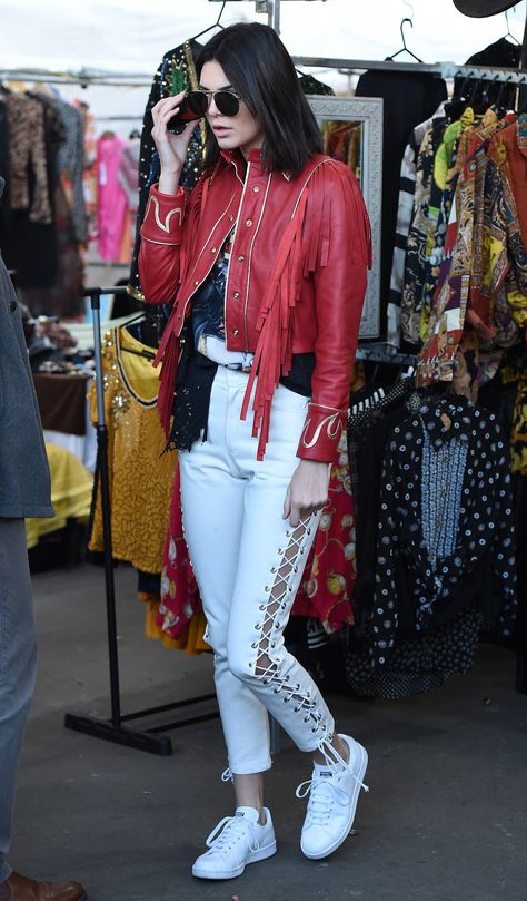 Kendall Jenner Is Spotted at London’s Coolest Flea Market Style Kendall Jenner, Kendall Jenner Modeling, Stile Kendall Jenner, Kendall Jenner Street Style, Models Off Duty Style, London Fashion Weeks, Kendall Style, The Blonde Salad, Style Evolution