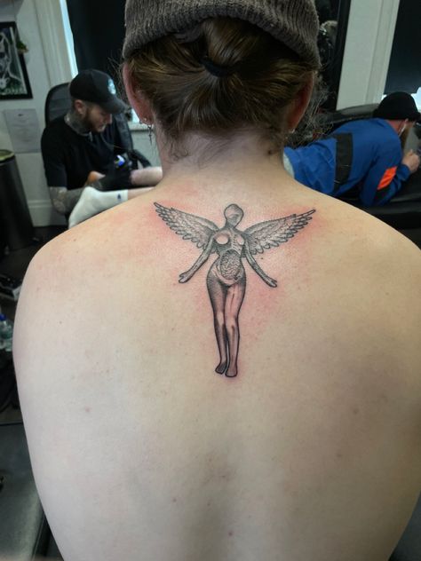 Inutero Nirvana Tattoo, Nirvana Angel Tattoo, Kurt Cobain Tattoo, Nirvana Mtv Unplugged, Angel Back Tattoo, Nirvana Tattoo, Artsy Tattoos, Tattoos Inspo, In Utero