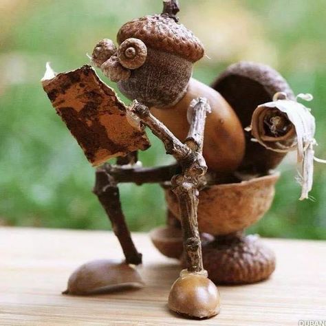 Twig Crafts, Birthday Pinata, Nespresso Coffee, Pine Cone Art, Acorn Crafts, Cones Crafts, Pine Cone Crafts, Metal Art Diy, Metal Art Sculpture