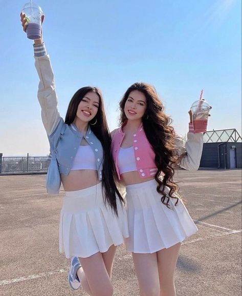 Thegstwins Outfit, Twinning Outfits Friends, Matching Twin Outfits, Twining Outfits, Bff Outfits Matching, Bff Matching Outfits, To My Bestie, Twins Fashion, Co Ords Outfits