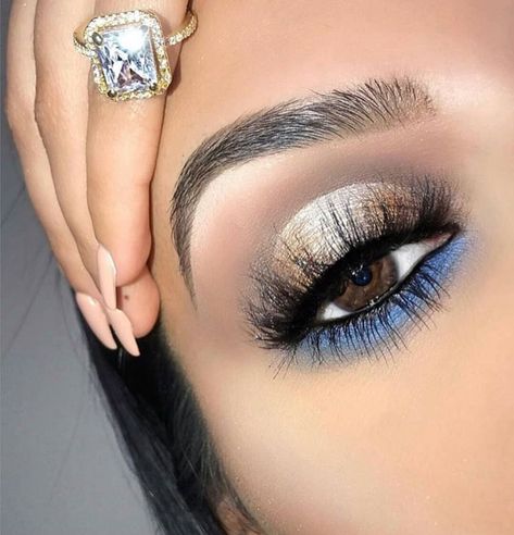 Eye Makeup Blue Dress, Matte Make Up, Halloweenský Makeup, Eye Makeup Images, Kkw Beauty, Makijaż Smokey Eye, Blue Eyeshadow, Smokey Eyes, Eye Makeup Tips