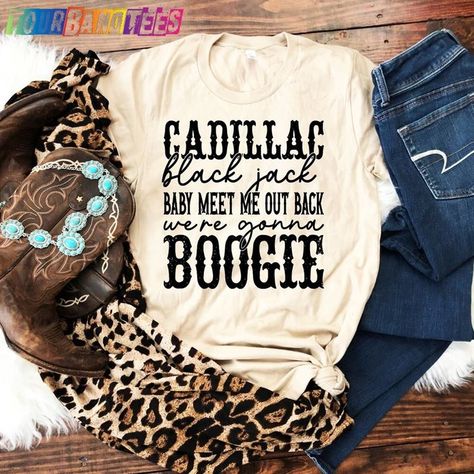 Country Girl Shirts, Funny T Shirt Sayings, Western Tee, Country Music Shirts, Cute Shirt Designs, Hat Patches, Vinyl Shirts, Country Shirts, Concert Shirts