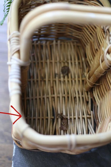 HOW TO CLEAN WICKER BASKETS Theme Baskets, Old Towels, Vinegar And Water, Silent Auction, Wicker Basket, Auction Items, Love Tips, Chocolate Box, Packing Material