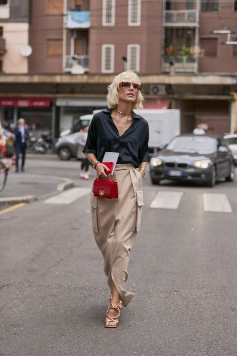 The Best Street Style Looks from Milan Fashion Week - FASHION Magazine Milan Fashion Week Spring 2020, Boho Street Style, New York Fashion Week Street Style, Milan Street Style, Nyfw Street Style, Copenhagen Fashion Week, Trendy Street Style, Street Style Trends, Milan Fashion Weeks